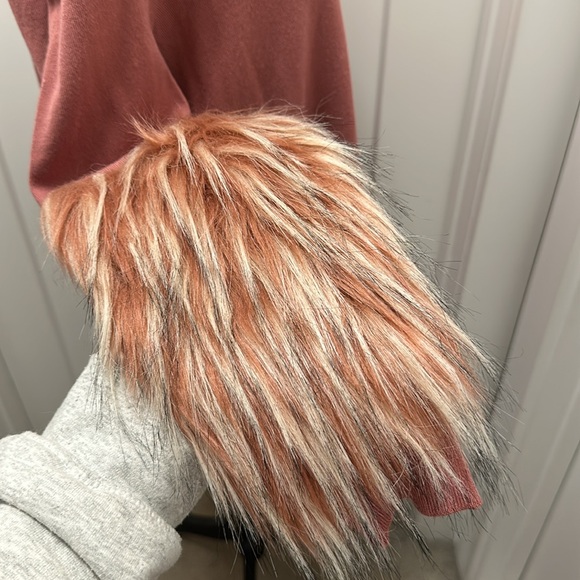 NWT Alfani Faux Fur Sleeve Sweater 🎿 - Picture 3 of 5